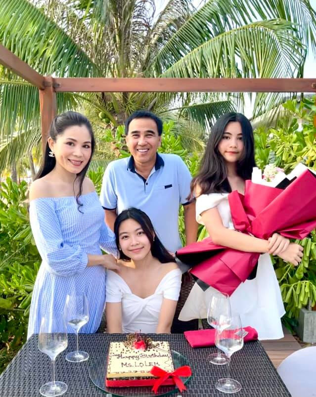 Cô con gái xinh đẹp như hoa hậu của MC Quyền Linh bị cư dân mạng "phát hiện" có thói quen giống y hệt bố - Ảnh 2. Cô con gái xinh đẹp như hoa hậu của MC Quyền Linh bị cư dân mạng "phát hiện" có thói quen giống y hệt bố - Ảnh 2.