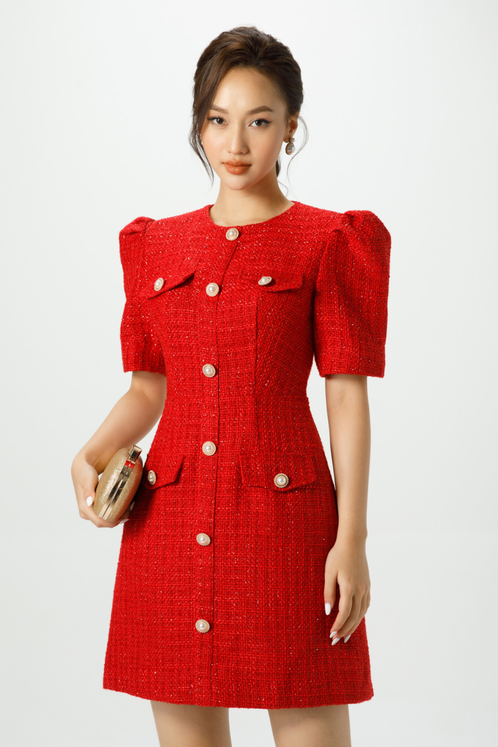 Váy áo Tết 7 item đỏ vừa xinh vừa sang, chị em tia ngay diện Tết để năm mới rực rỡ khỏi bàn - Ảnh 9. Váy áo Tết 7 item đỏ vừa xinh vừa sang, chị em tia ngay diện Tết để năm mới rực rỡ khỏi bàn - Ảnh 9.