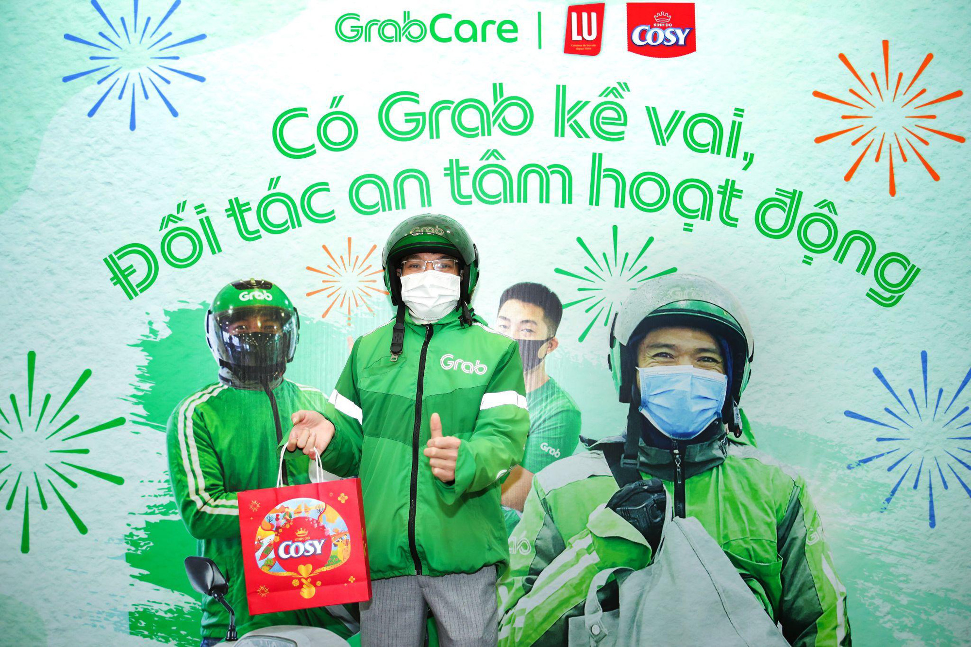 Grab trao tặng hàng ngàn phần quà Tết góp phần giúp tài xế có cái Tết trọn vẹn - Ảnh 1. Grab trao tặng hàng ngàn phần quà Tết góp phần giúp tài xế có cái Tết trọn vẹn - Ảnh 1.