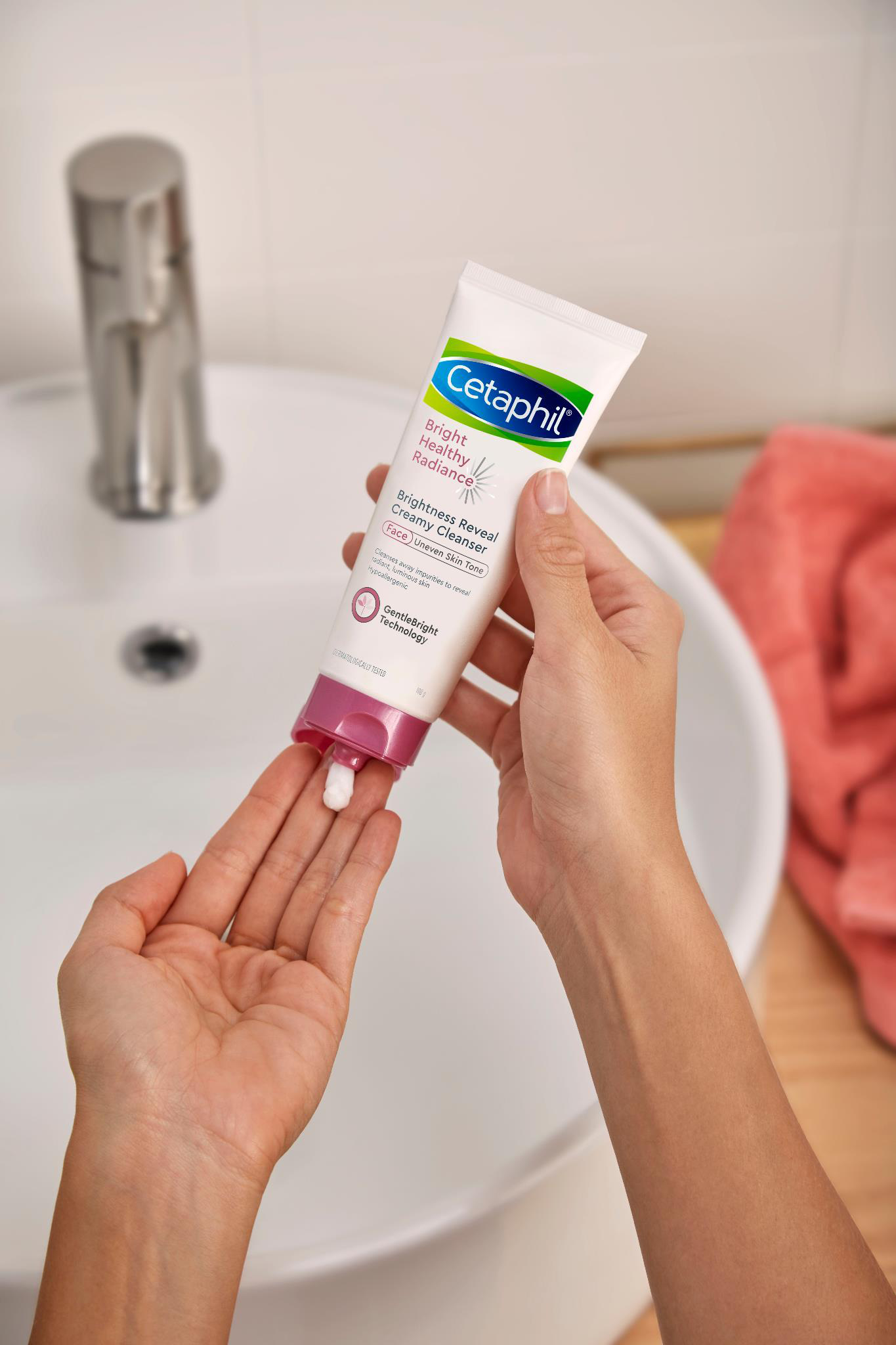 Rạng rỡ mỗi ngày với chu trình chăm da từ bộ sản phẩm Cetaphil dưỡng sáng da lành tính với cả da nhạy cảm - Ảnh 2. Rạng rỡ mỗi ngày với chu trình chăm da từ bộ sản phẩm Cetaphil dưỡng sáng da lành tính với cả da nhạy cảm - Ảnh 2.