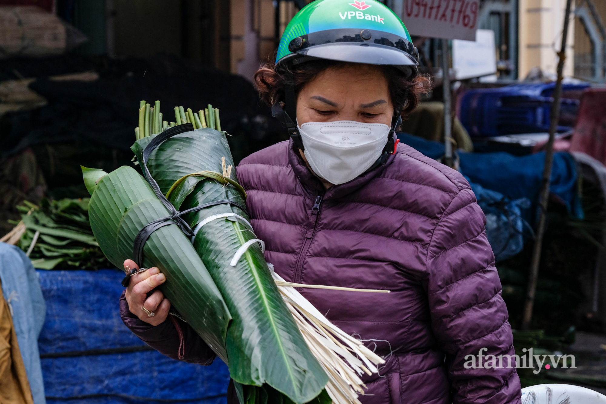 Sát Tết Nguyên đán đi chợ lá dong lâu đời nhất Hà Nội: Giá tăng cao hơn năm ngoái nhưng đìu hiu khách - Ảnh 9.