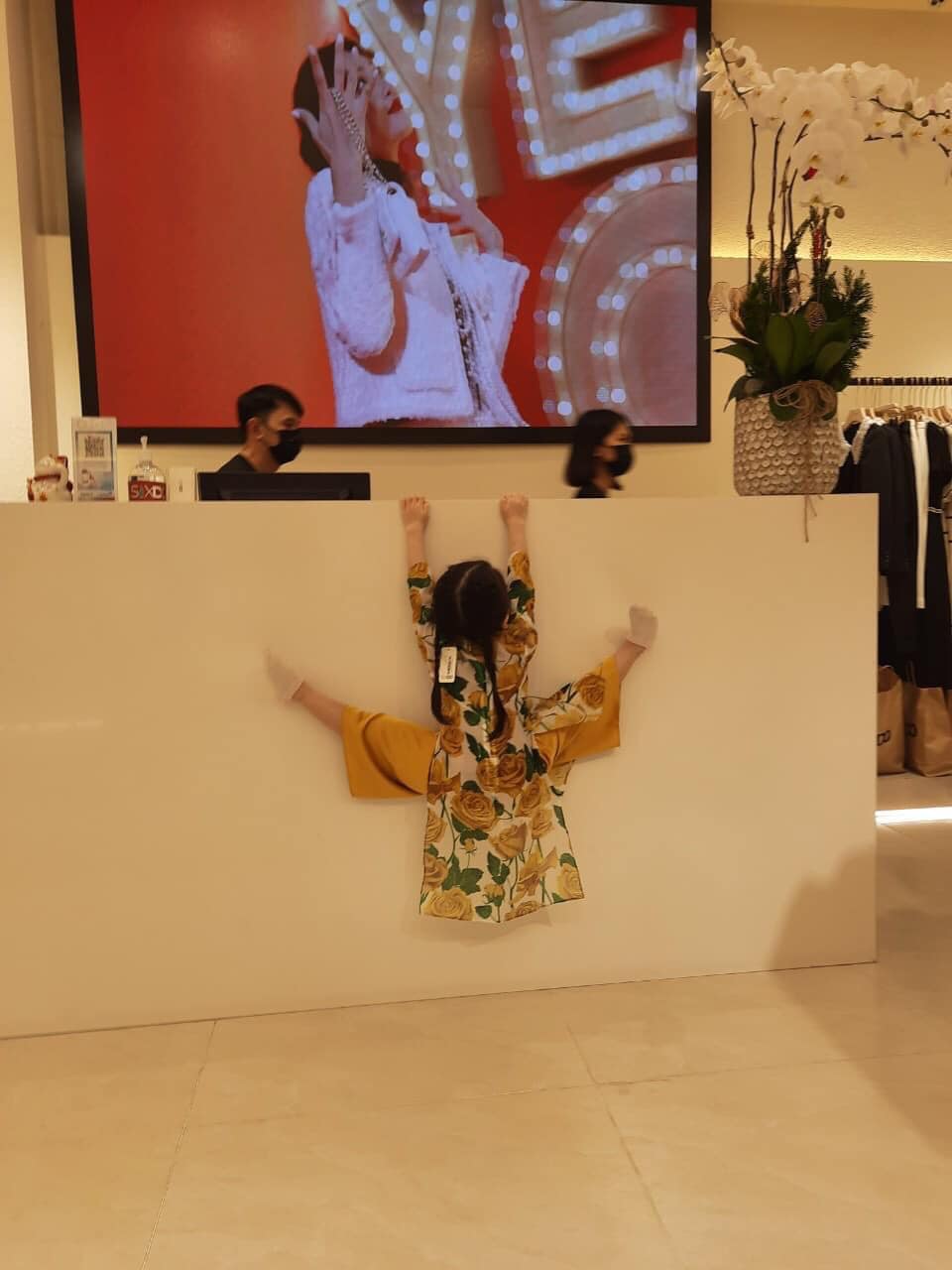 Dặn dò con gái phải thùy mị nết na, mẹ trẻ suýt ngất khi tận mắt chứng kiến hành động của con qua camera - Ảnh 2. Dặn dò con gái phải thùy mị nết na, mẹ trẻ suýt ngất khi tận mắt chứng kiến hành động của con qua camera - Ảnh 2.