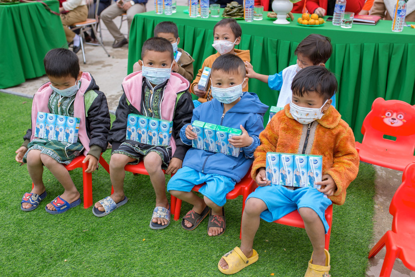 Hành trình 25 năm FrieslandCampina tại Việt Nam và Công trình Đèn Đom Đóm thứ 25 - Ảnh 5. Hành trình 25 năm FrieslandCampina tại Việt Nam và Công trình Đèn Đom Đóm thứ 25 - Ảnh 5.
