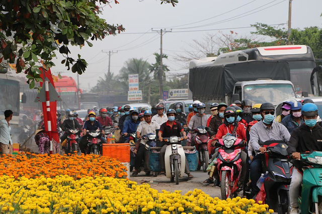 HỎA TỐC: Bộ Y tế đề nghị không “ngăn sông cấm chợ” dịp Tết - Ảnh 1.