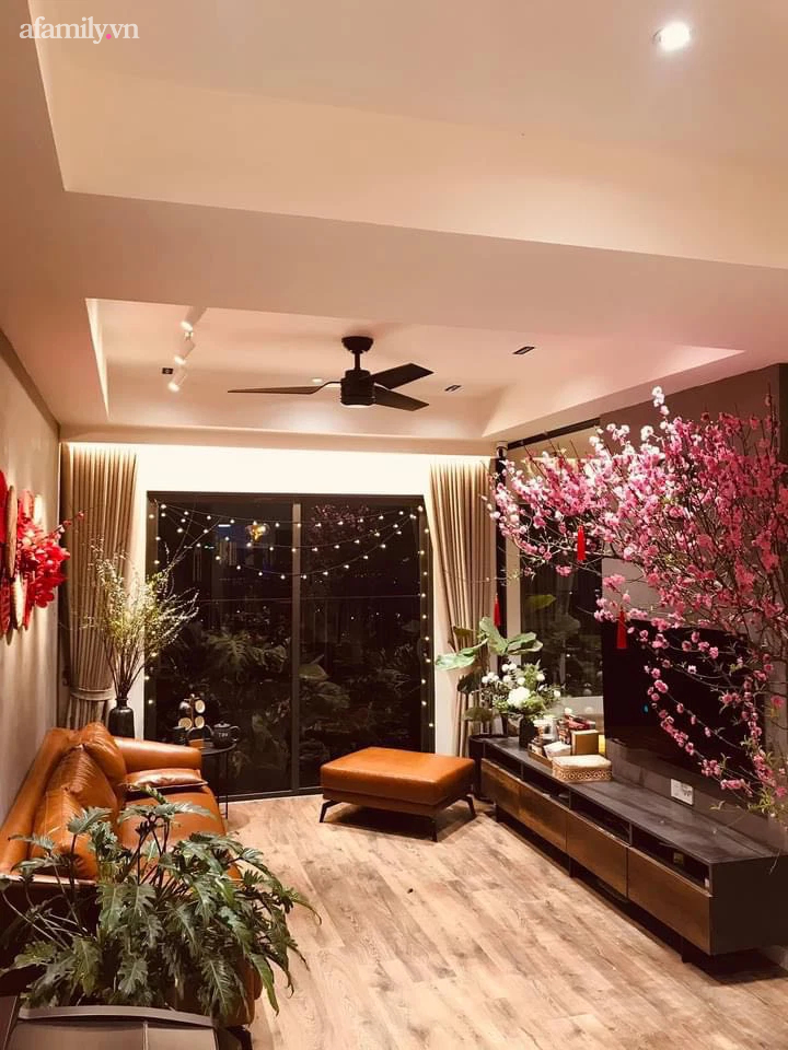 Năm mới ghé căn hộ Hà Nội có cả gia đình quây quần tự trang trí nhà đón Tết, nguyên liệu chỉ 800k mà đẹp &quot;nức nở&quot; - Ảnh 2.