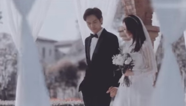 Đời này có em: Lộ cảnh Chung Hán Lương - Lý Tiểu Nhiễm đám cưới, nhà gái trang điểm nhẹ mà vẫn đẹp thế nào? - Ảnh 4. Đời này có em: Lộ cảnh Chung Hán Lương - Lý Tiểu Nhiễm đám cưới, nhà gái trang điểm nhẹ mà vẫn đẹp thế nào? - Ảnh 4.