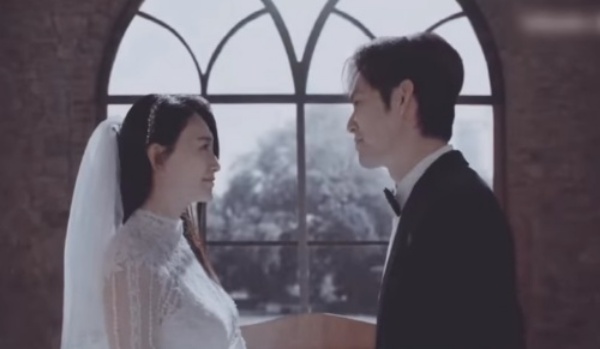 Đời này có em: Lộ cảnh Chung Hán Lương - Lý Tiểu Nhiễm đám cưới, nhà gái trang điểm nhẹ mà vẫn đẹp thế nào? - Ảnh 3. Đời này có em: Lộ cảnh Chung Hán Lương - Lý Tiểu Nhiễm đám cưới, nhà gái trang điểm nhẹ mà vẫn đẹp thế nào? - Ảnh 3.