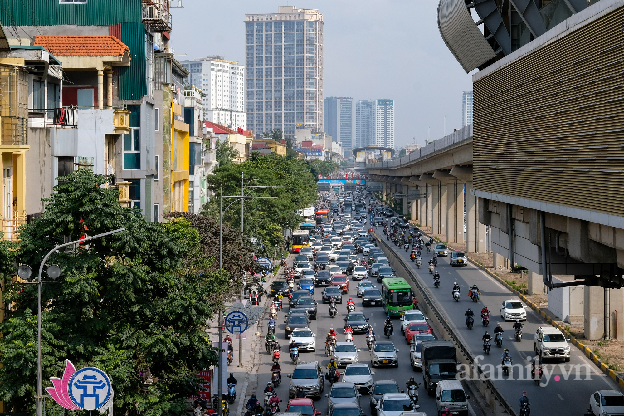 Ngày làm việc cuối cùng, đường nội thành Hà Nội ùn tắc - Ảnh 5.