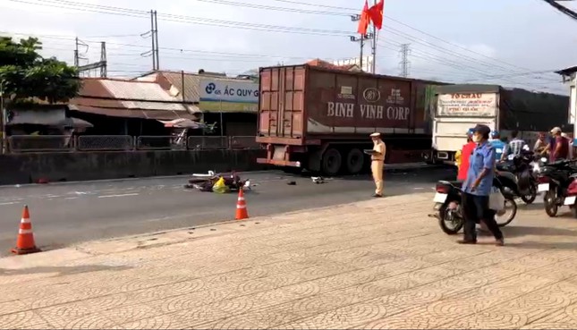 Tiền Giang: Cháu bé 10 tuổi tử vong dưới bánh xe đầu kéo - Ảnh 1.