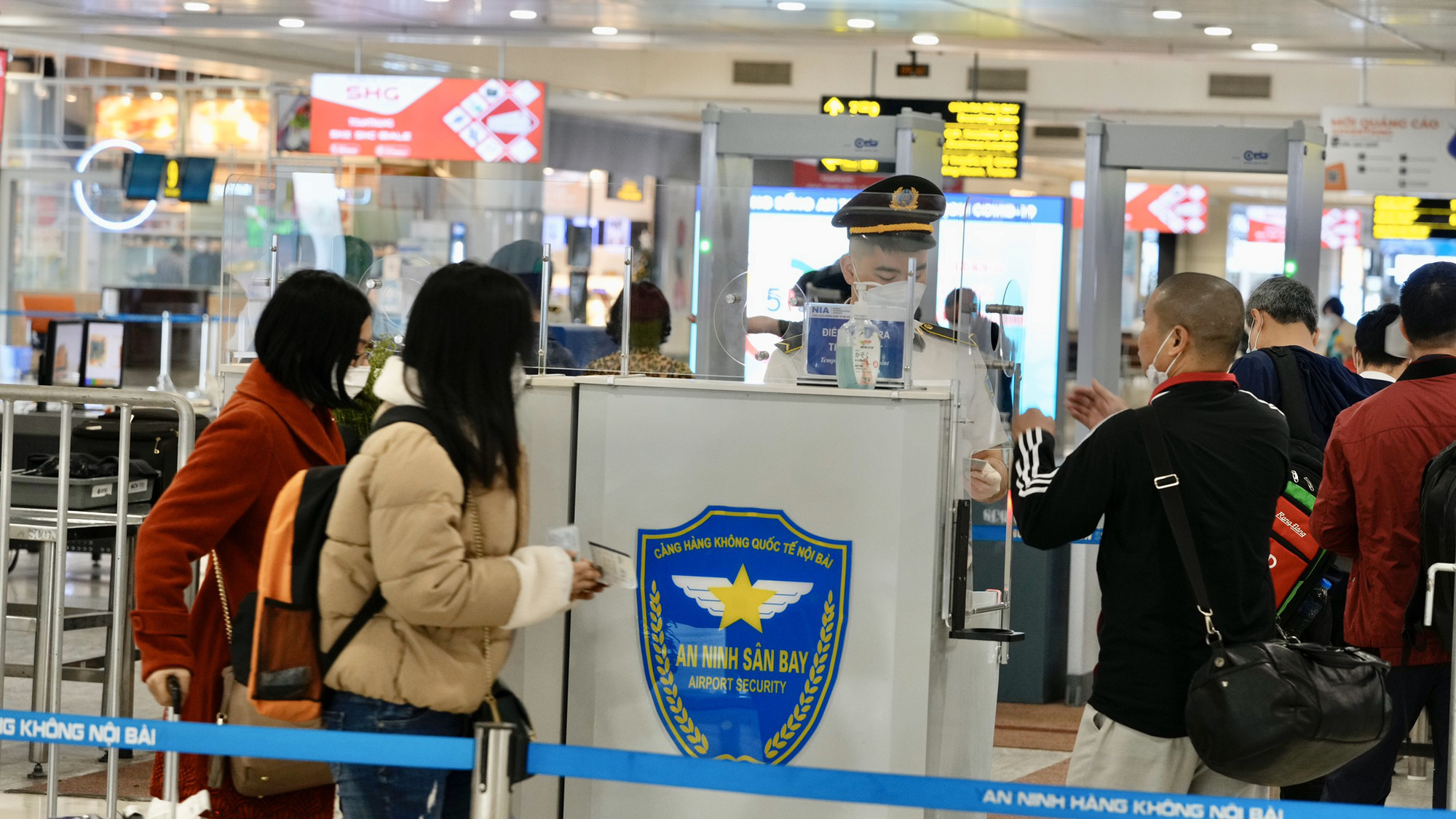 Sân bay Nội Bài vẫn thông thoáng trong cao điểm Tết Nguyên đán - Ảnh 3.