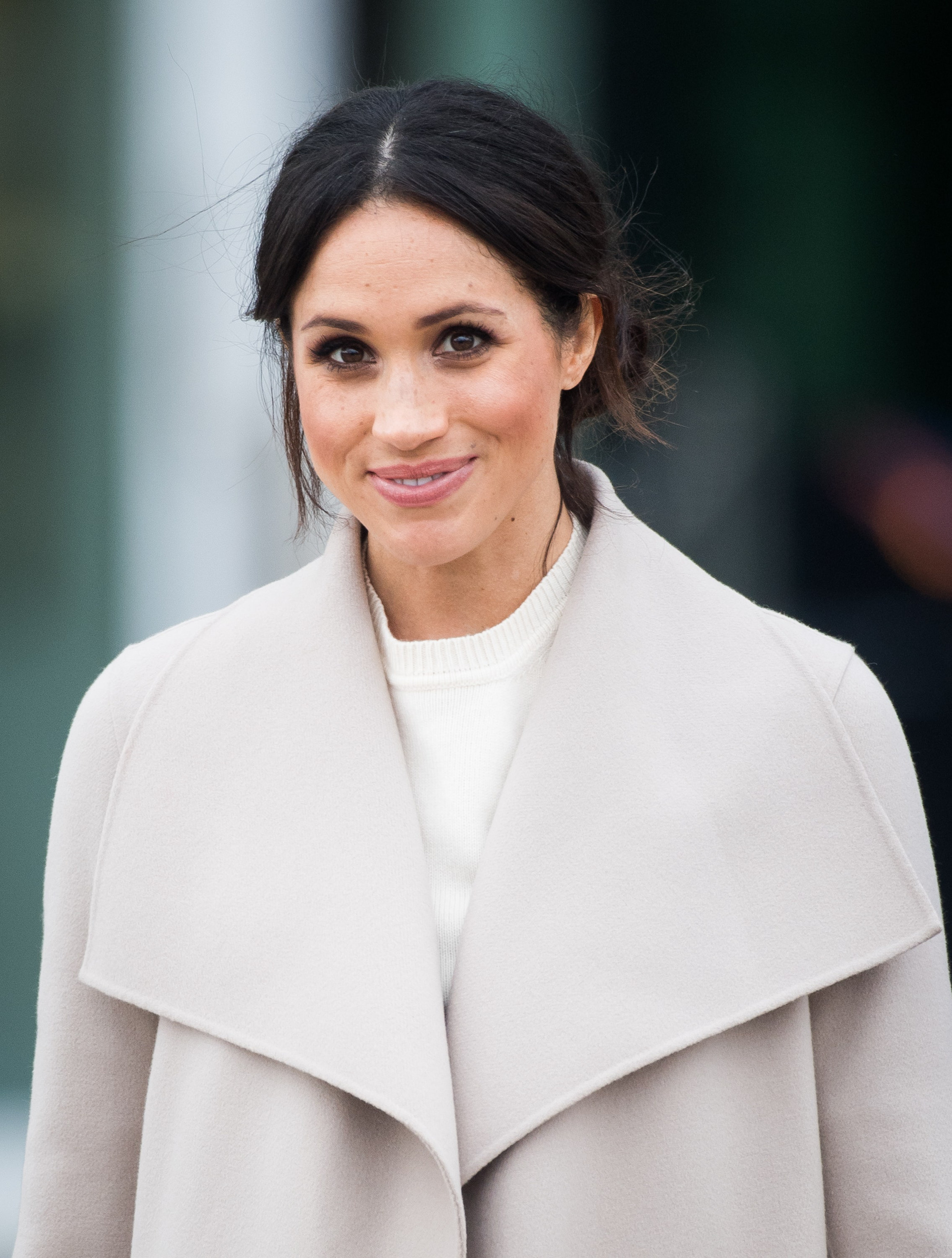 Meghan Markle có đến 9 lần phá vỡ quy tắc hoàng gia, Kate Middleton chạy dài mới theo kịp rồi - Ảnh 8.