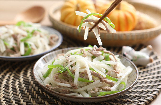 Loại củ n&agrave;y chỉ 10k một k&iacute;, x&agrave;o với thịt th&igrave; kh&ocirc;ng chỉ ngon m&agrave; c&ograve;n lợi đủ đường cho sắc đẹp của chị em! - Ảnh 12.