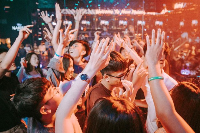 TP.HCM cho phép mở lại vũ trường, quán bar, karaoke, massage từ 10/1