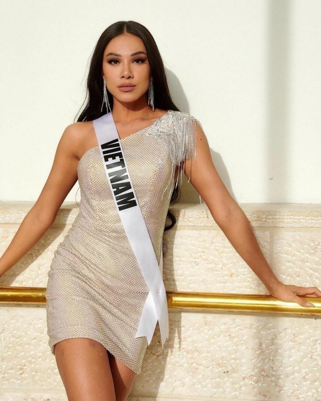 Á hậu Kim Duyên mắc COVID-19 sau khi trở về từ cuộc thi Miss Universe 2021 - Ảnh 3.