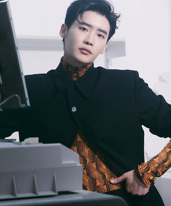 Lee Jong Suk hợp tác với nữ chính "Tầng lớp Itaewon" trong bom tấn điện ảnh The Witch 2 - Ảnh 2. Lee Jong Suk hợp tác với nữ chính "Tầng lớp Itaewon" trong bom tấn điện ảnh The Witch 2 - Ảnh 2.