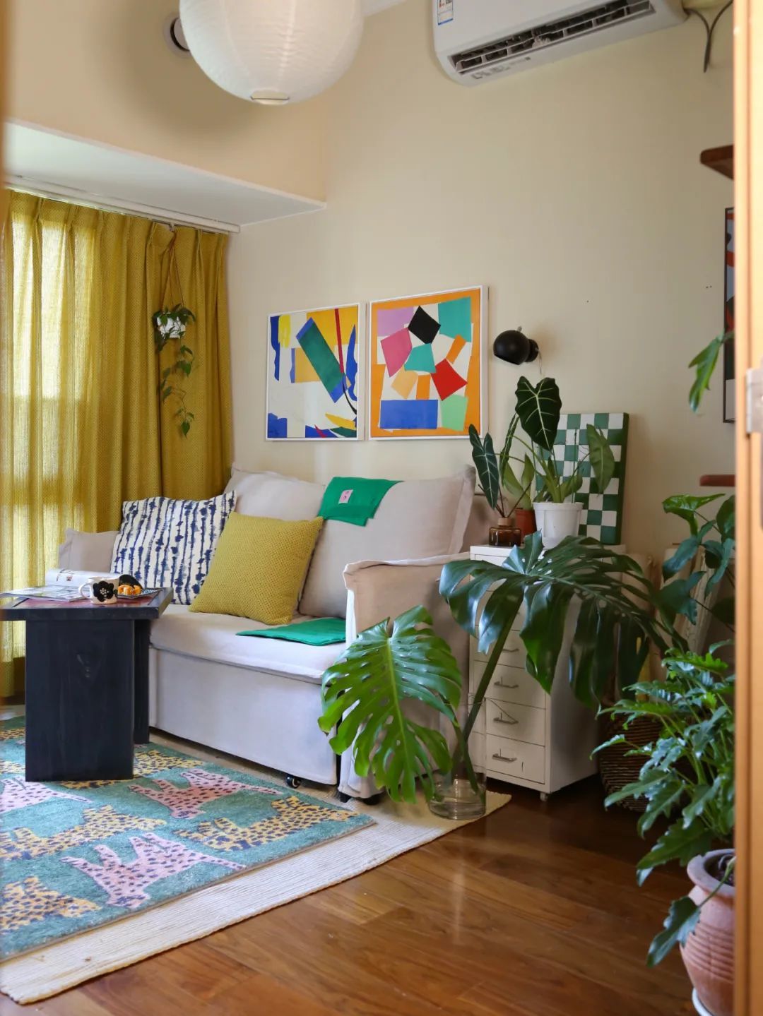 Không gian sống đáng ghen tị trong ngôi nhà cổ tích đầy màu sắc 88m² của cặp vợ chồng trẻ với 40 chậu cây xanh và 1 chú cún - Ảnh 17. Không gian sống đáng ghen tị trong ngôi nhà cổ tích đầy màu sắc 88m² của cặp vợ chồng trẻ với 40 chậu cây xanh và 1 chú cún - Ảnh 17.