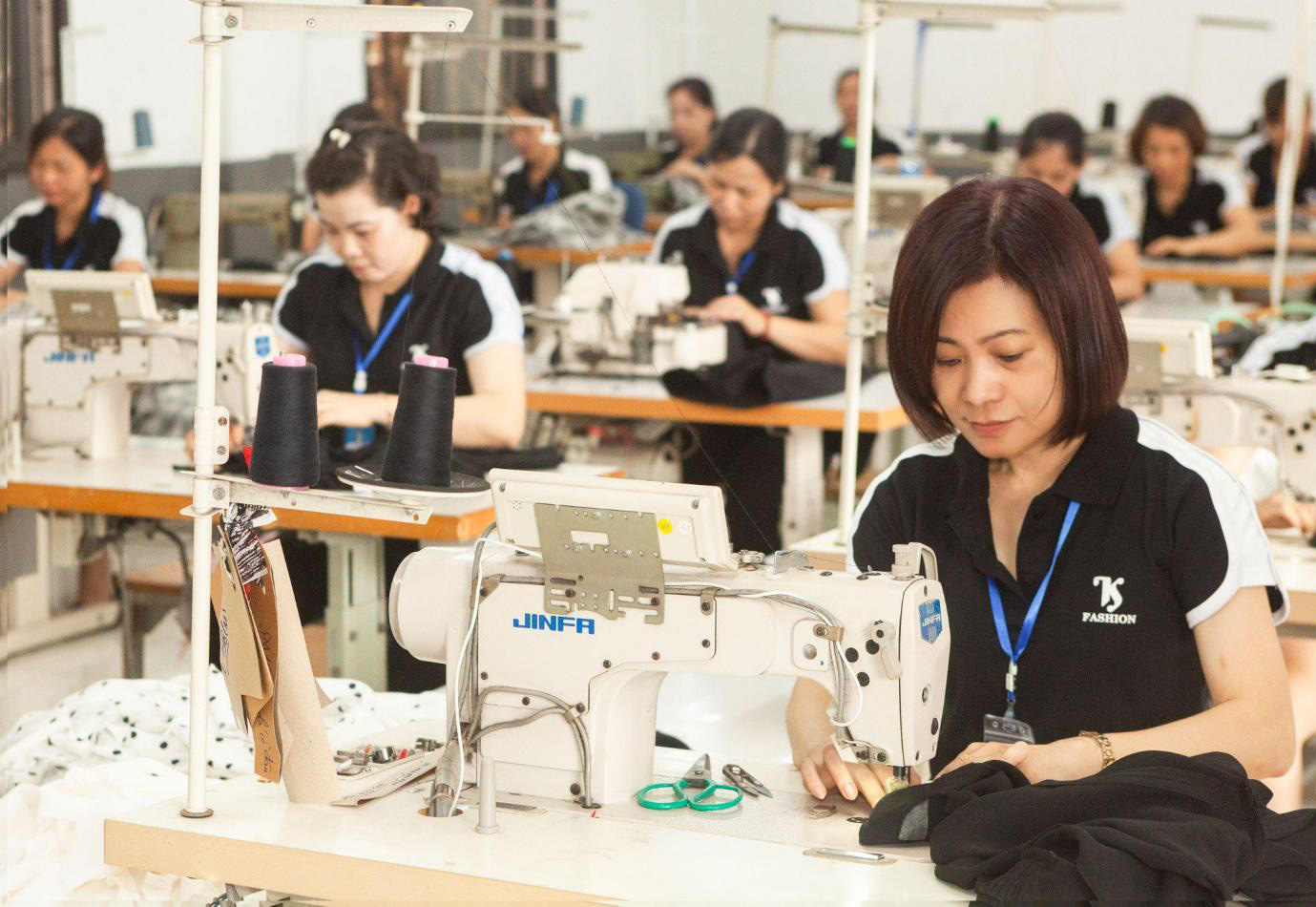 Biến hoá thời trang công sở cho nàng mộ điệu với TK Fashion - Ảnh 2. Biến hoá thời trang công sở cho nàng mộ điệu với TK Fashion - Ảnh 2.