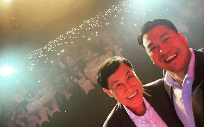 Cách tỷ phú Johnathan Hạnh Nguyễn dạy con: Để làm vị trí thấp nhất trong tập đoàn gia đình, ít nói chỉ vỗ vai, thuê chuyên cơ đặc quyền đưa con về nước khi mắc Covid-19 - Ảnh 3. Cách tỷ phú Johnathan Hạnh Nguyễn dạy con: Để làm vị trí thấp nhất trong tập đoàn gia đình, ít nói chỉ vỗ vai, thuê chuyên cơ đặc quyền đưa con về nước khi mắc Covid-19 - Ảnh 3.