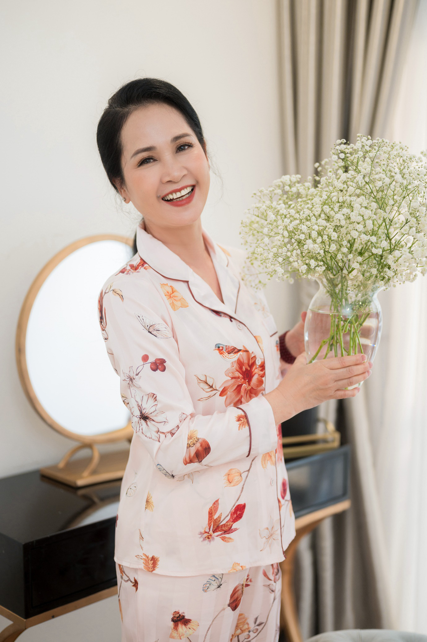 &ldquo;Mẹ chồng quốc d&acirc;n&rdquo; - NSND Lan Hương gợi &yacute; c&aacute;c ti&ecirc;u ch&iacute; chọn đồ bộ mặc nh&agrave; - Ảnh 1.
