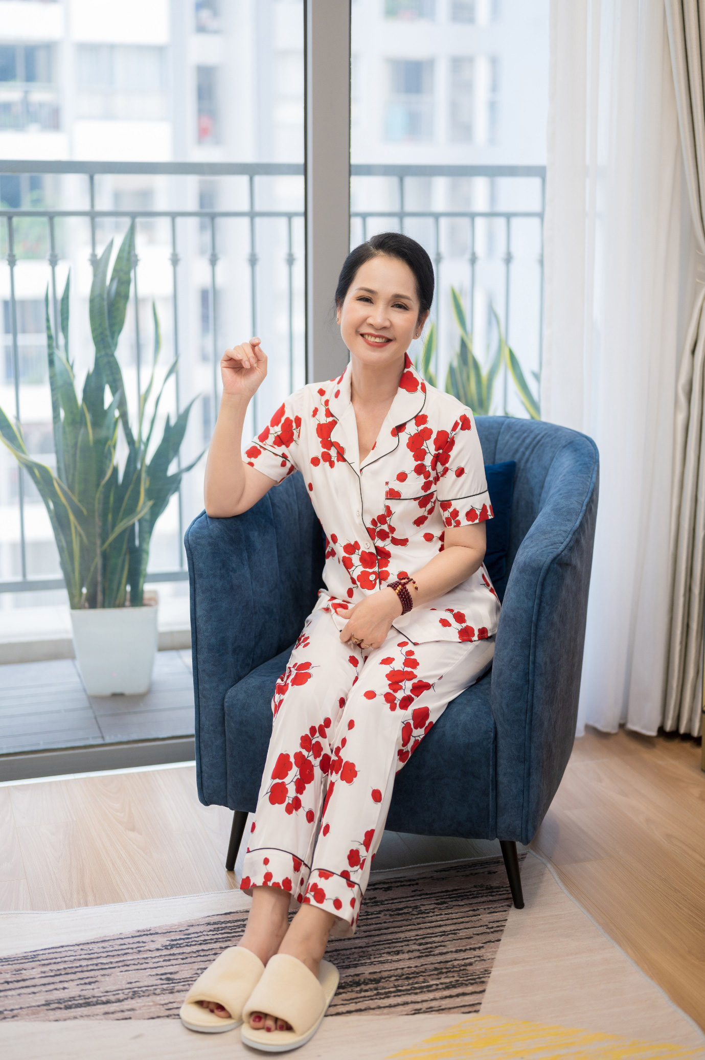 &ldquo;Mẹ chồng quốc d&acirc;n&rdquo; - NSND Lan Hương gợi &yacute; c&aacute;c ti&ecirc;u ch&iacute; chọn đồ bộ mặc nh&agrave; - Ảnh 4.