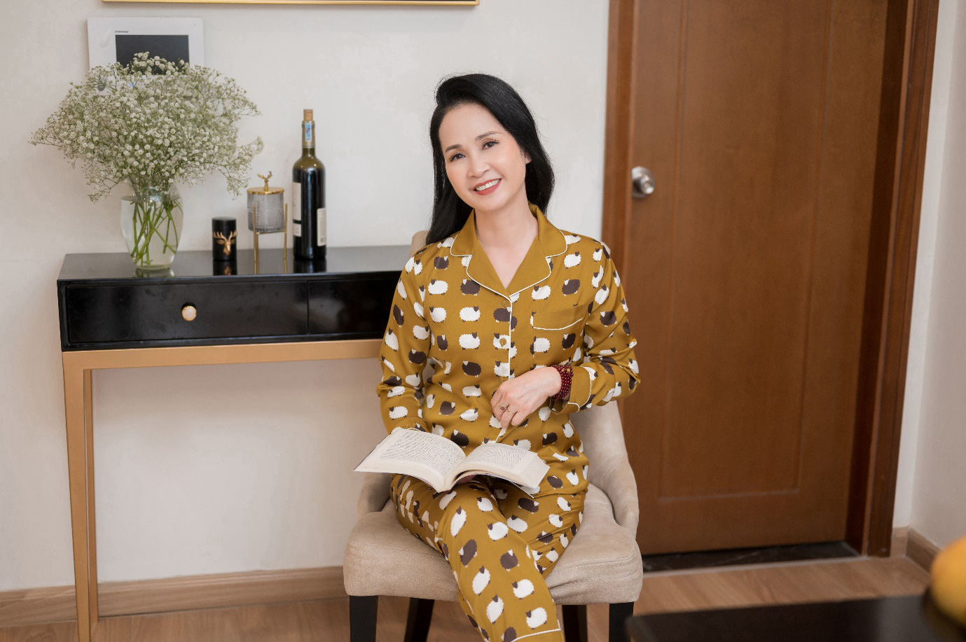 &ldquo;Mẹ chồng quốc d&acirc;n&rdquo; - NSND Lan Hương gợi &yacute; c&aacute;c ti&ecirc;u ch&iacute; chọn đồ bộ mặc nh&agrave; - Ảnh 5.