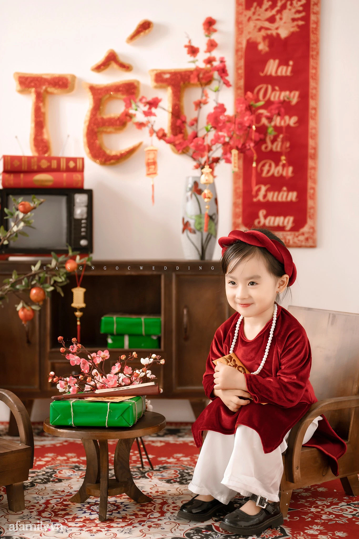 Áo dài Tết là trang phục truyền thống của người Việt, đặc biệt là với bé gái. Chụp ảnh bé gái trong bộ áo dài Tết sẽ là một kỉ niệm đáng nhớ cho cả gia đình. Hãy để La Casa Studio giúp bạn tạo nên những bức ảnh Tết đẹp nhất.