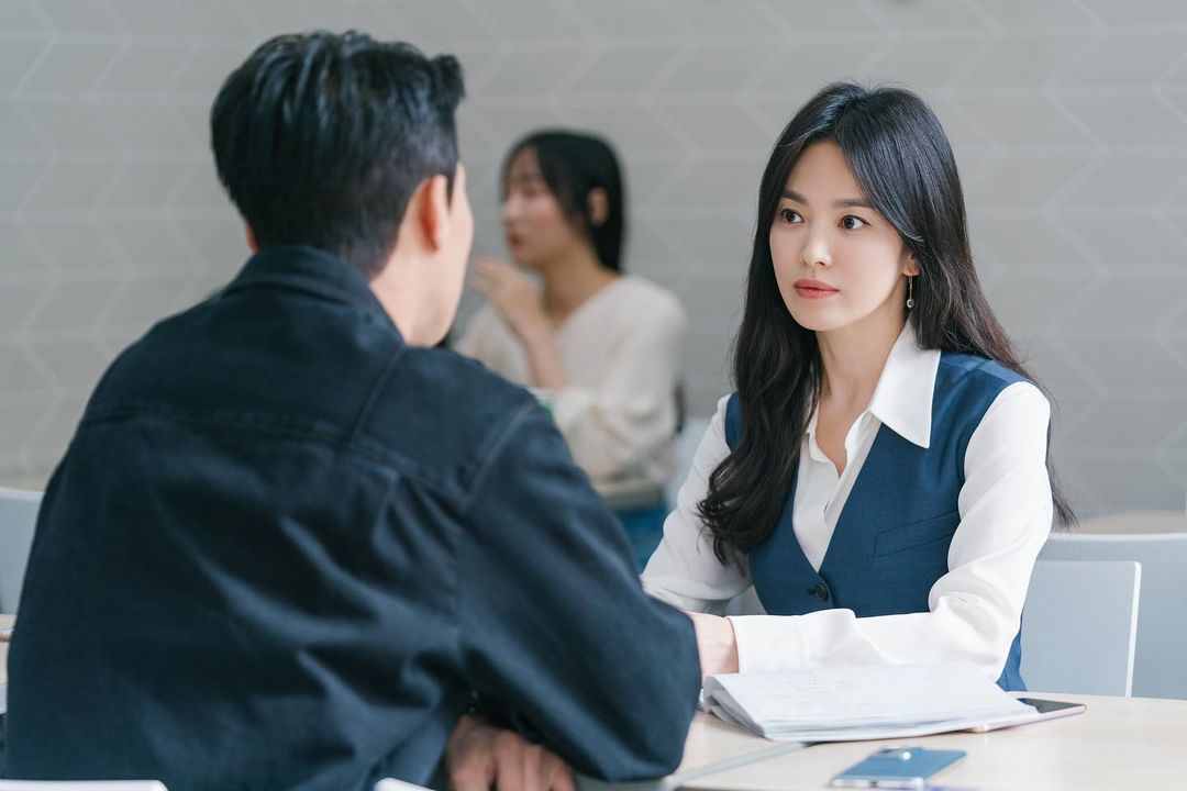 Song Hye Kyo mặc áo sơ mi trong phim mới: Đã chạm đến đỉnh cao sang xịn mịn rồi! - Ảnh 8.
