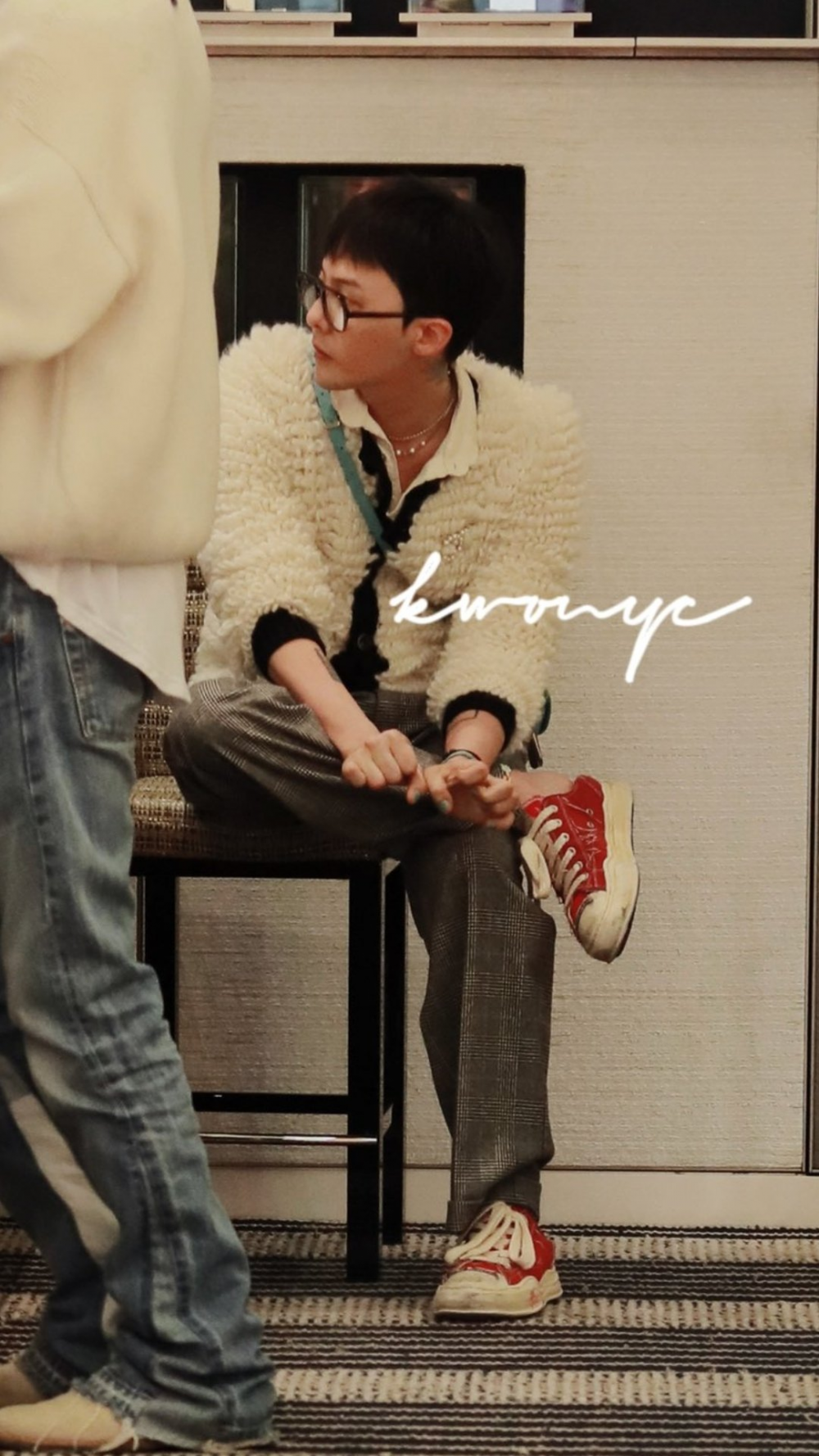 G-Dragon bảnh bao trên đường phố Paris - Ảnh 4. G-Dragon bảnh bao trên đường phố Paris - Ảnh 4.