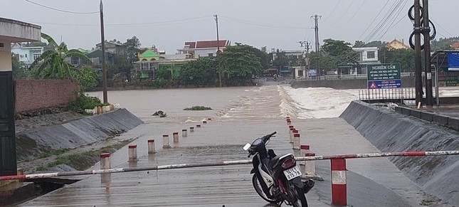 Quảng Ninh mưa lớn, nhiều địa phương ngập lụt - Ảnh 4.