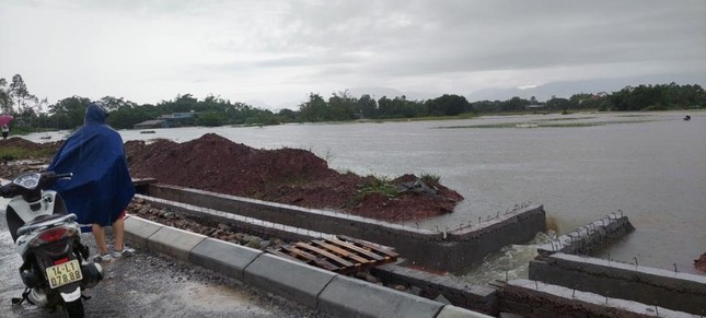Quảng Ninh mưa lớn, nhiều địa phương ngập lụt - Ảnh 5.