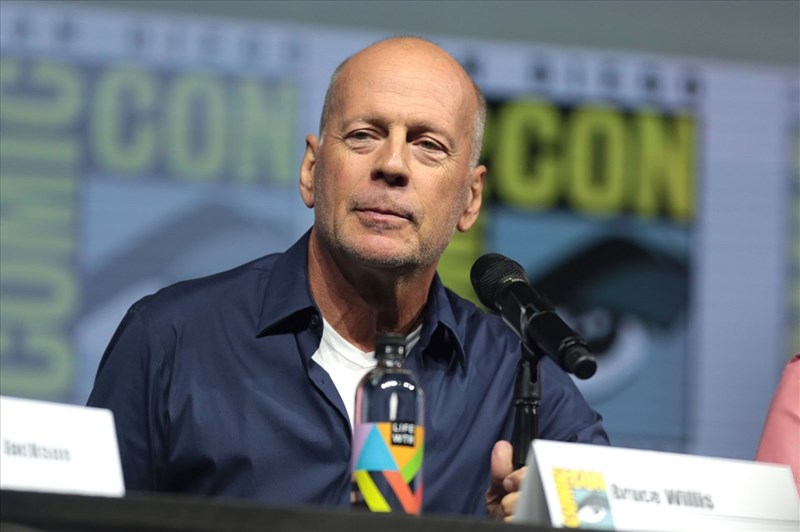 Hậu giải nghệ, Bruce Willis vẫn sẽ xuất hiện trên màn ảnh nhờ công nghệ AI - Ảnh 1.