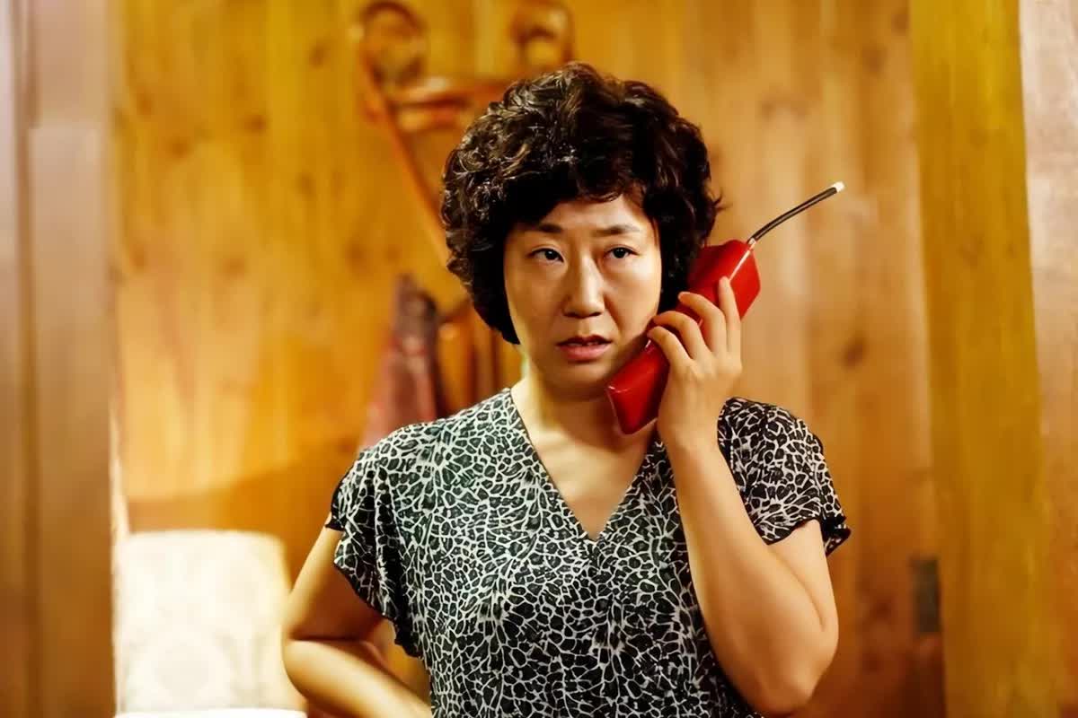 Nữ diễn vi&ecirc;n gần 50 tuổi mới chạm tới h&agrave;o quang, từ nữ phụ đến ng&ocirc;i sao ph&ograve;ng v&eacute; mới - Ảnh 1.