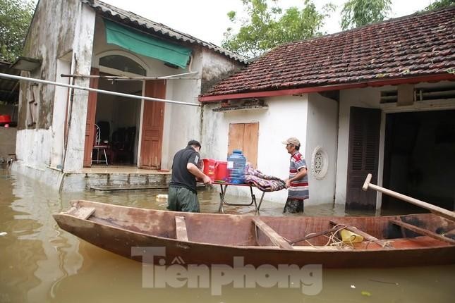 Nghệ An, Hà Tĩnh thiệt hại nặng do mưa lũ, gần 20.000 ngôi nhà ngập trong nước - Ảnh 1.