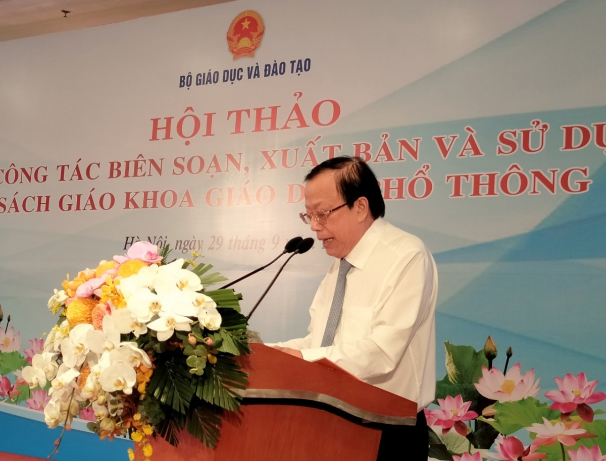Ông Ngô Trần Ái: Giá sách giáo khoa Việt Nam thấp hơn nhiều quốc gia khác - Ảnh 1.