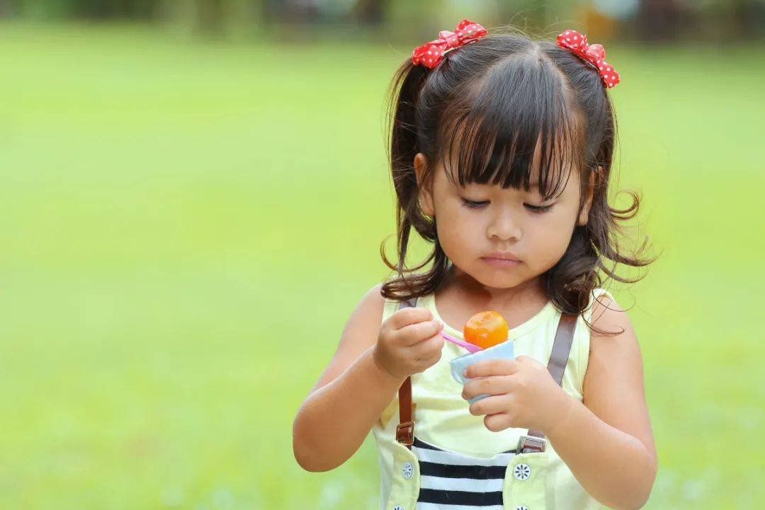 Đối với trẻ sống khép mình, cha mẹ thông minh chỉ cần áp dụng 5 ĐIỀU sau - Ảnh 1. Đối với trẻ sống khép mình, cha mẹ thông minh chỉ cần áp dụng 5 ĐIỀU sau - Ảnh 1.