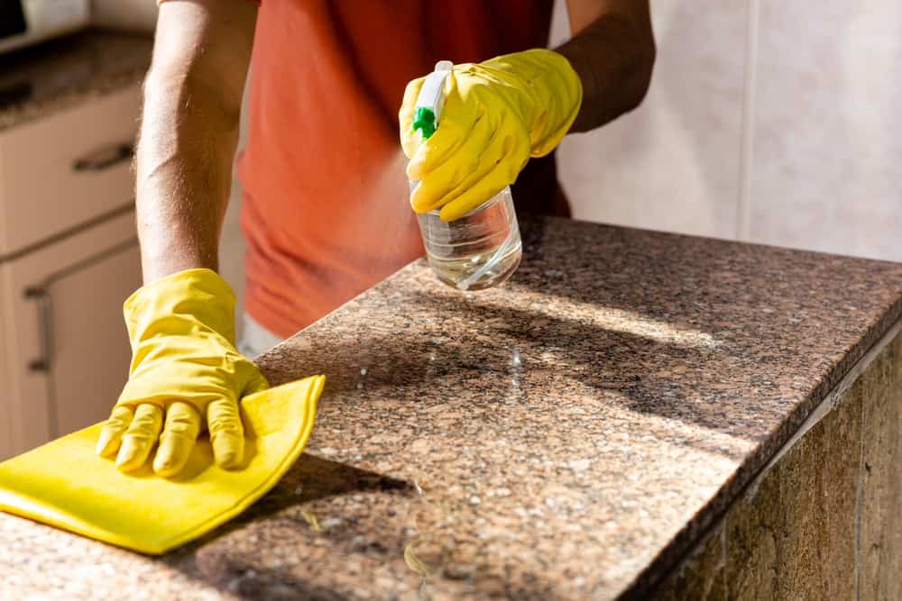 Mẹo hay giúp bạn làm sạch đá granite dễ đến ngỡ ngàng mà bấy lâu nay cứ ngỡ khó nhằn - Ảnh 2.