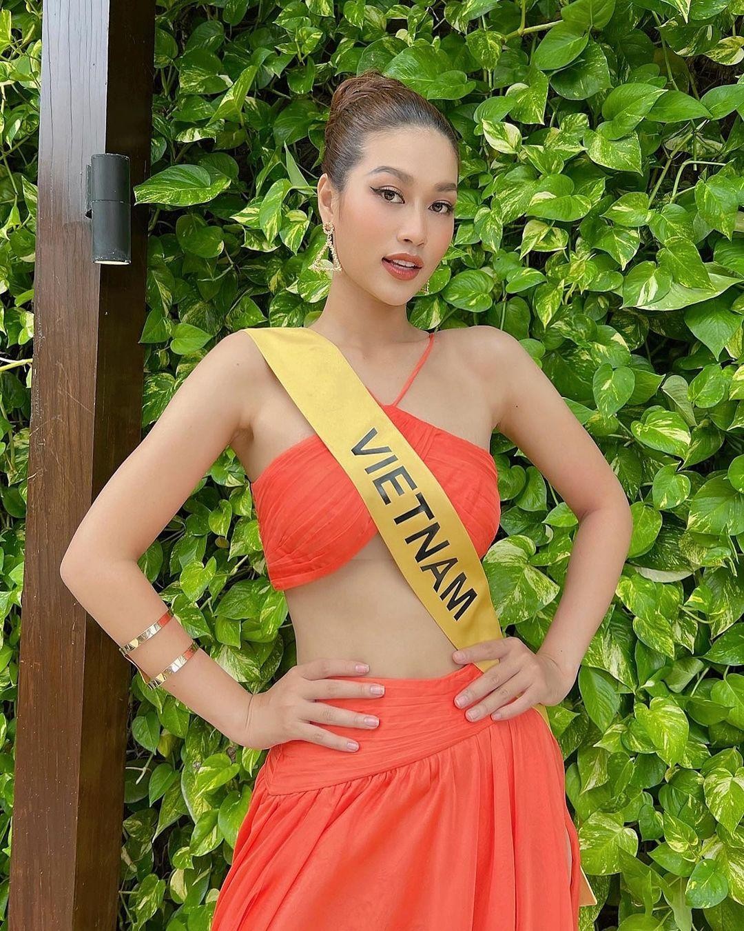 Thiên Ân diện đồ cắt xẻ tại Hoa hậu Hòa bình Quốc tế - Ảnh 8.