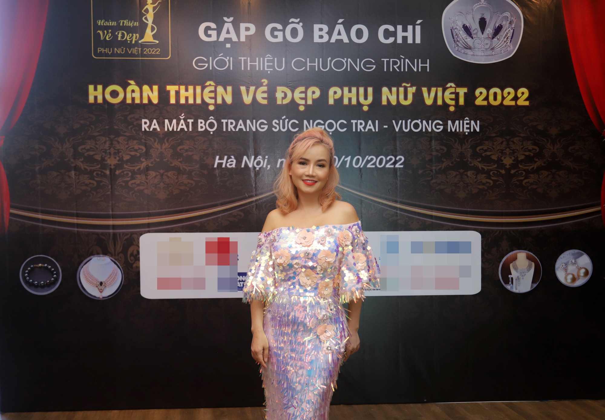 Công bố vương miện và dự án chương trình “Hoàn thiện vẻ đẹp phụ nữ 2022” - Ảnh 1.