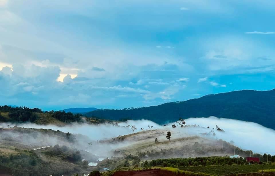 Muốn săn mây nhưng không thể dậy sớm thì đừng bỏ lỡ Măng Đen và những “thiên đường” này - Ảnh 2.