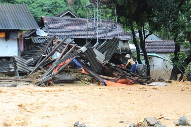 Thiệt hại hơn 215 tỷ đồng sau trận lũ quét lịch sử ở Kỳ Sơn (Nghệ An) - Ảnh 1.