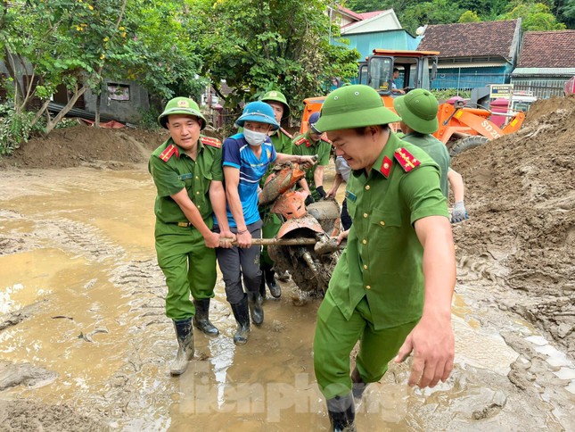 Thiệt hại hơn 215 tỷ đồng sau trận lũ quét lịch sử ở Kỳ Sơn (Nghệ An) - Ảnh 4.
