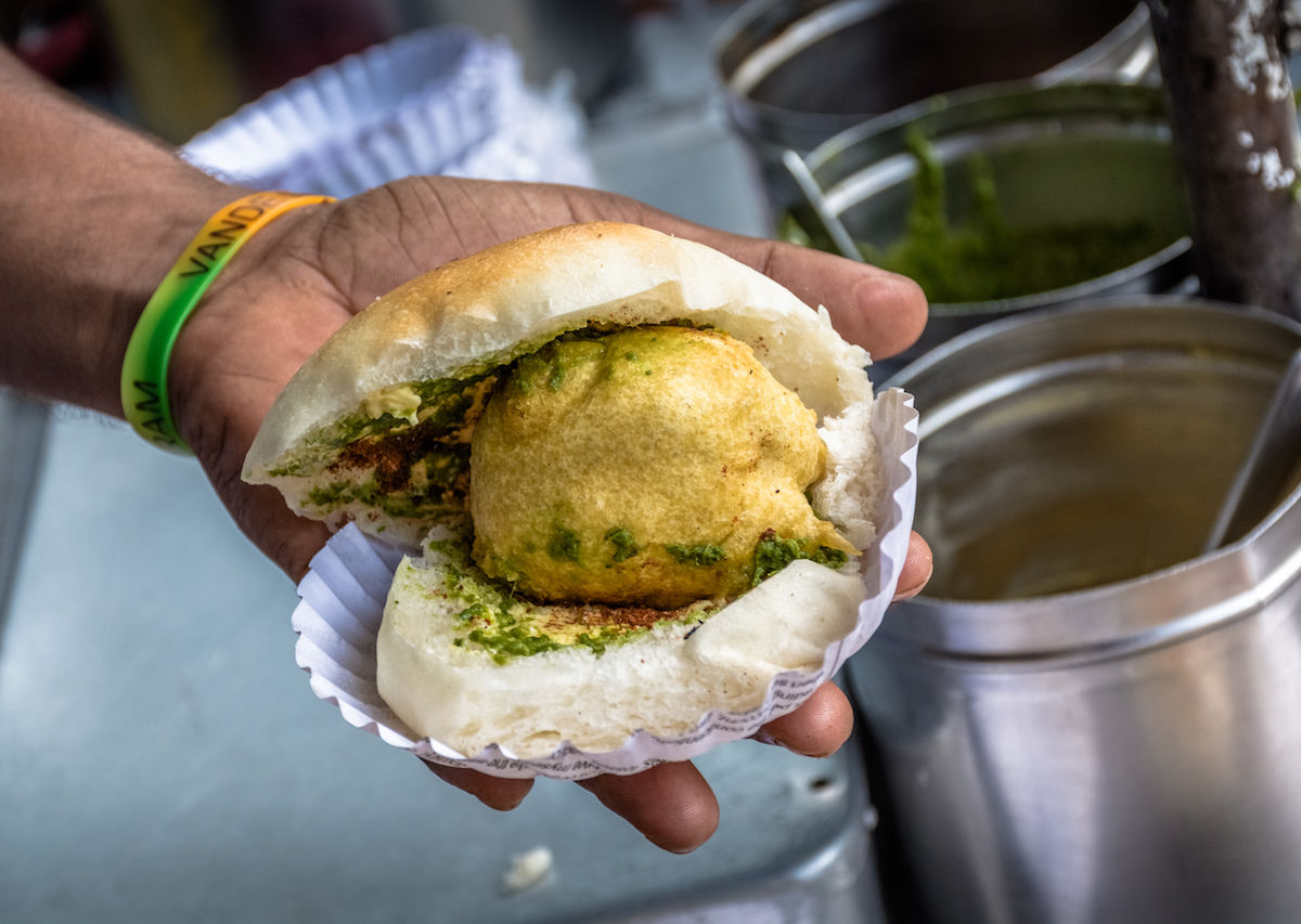 Ấn Độ: Món ăn đường phố nổi tiếng nhất tại Mumbai, níu chân thực khách khiến họ 'quên lối về' - Ảnh 3.