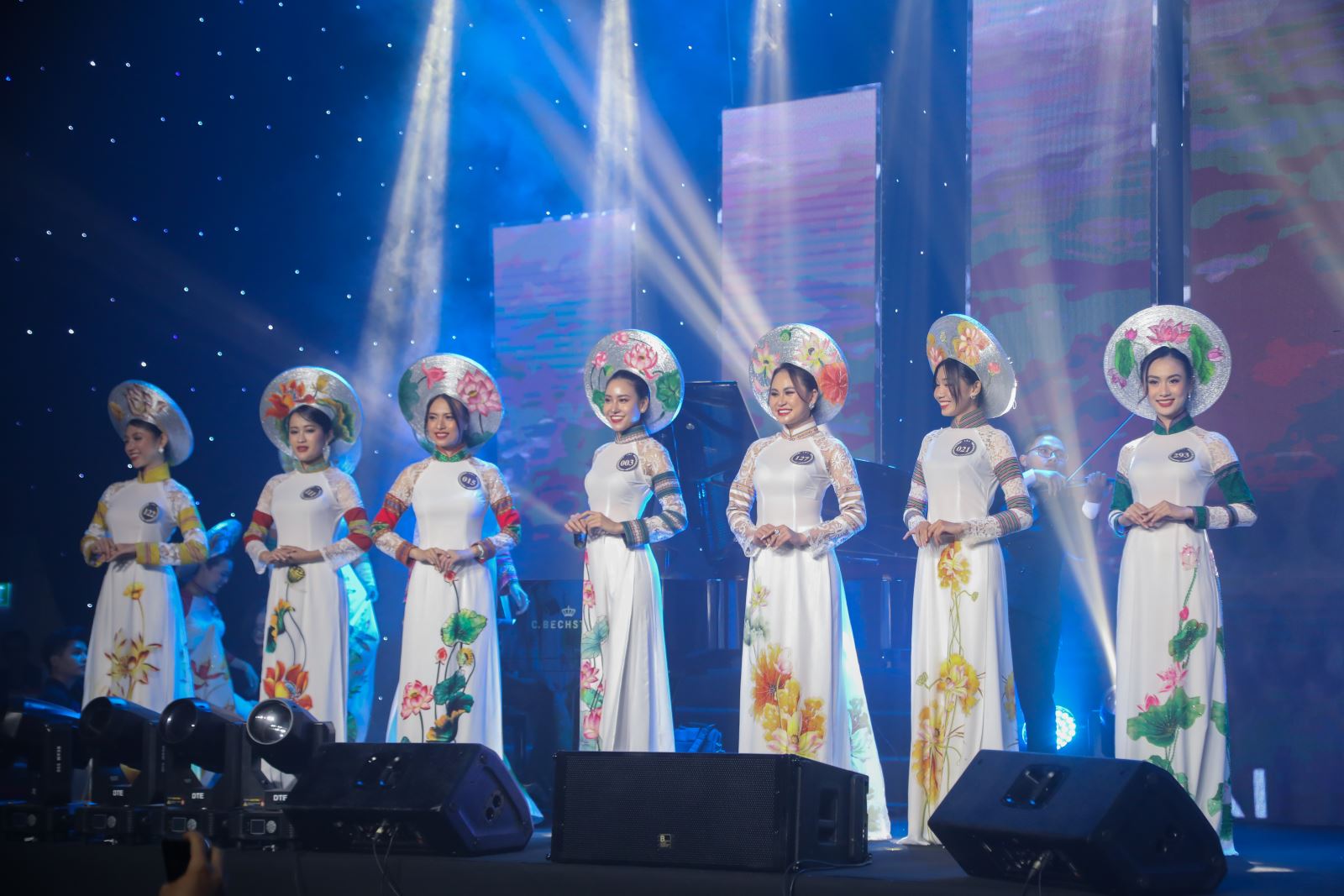 Top 26 Hoa khôi Nam Bộ trình diễn áo dài trước đêm chung kết - Ảnh 2.