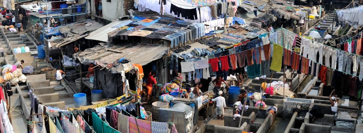 Xưởng giặt thủ công lớn nhất thế giới ẩn mình trong khu ổ chuột giữa lòng thành phố hiện đại ở Ấn Độ - Ảnh 9.