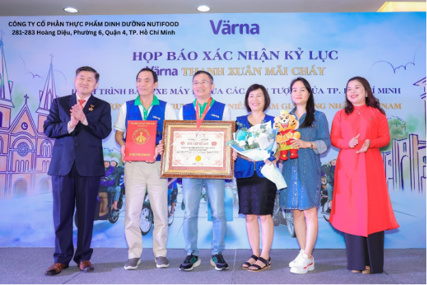 Cùng Värna phượt cháy Sài Gòn - lập kỷ lục Việt Nam - Ảnh 2.