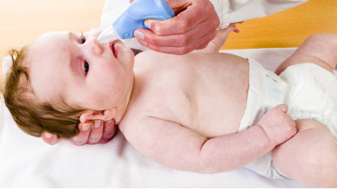 Trẻ sơ sinh bị nghẹt mũi: Hướng dẫn cách cải thiện hiệu quả - Ảnh 2.
