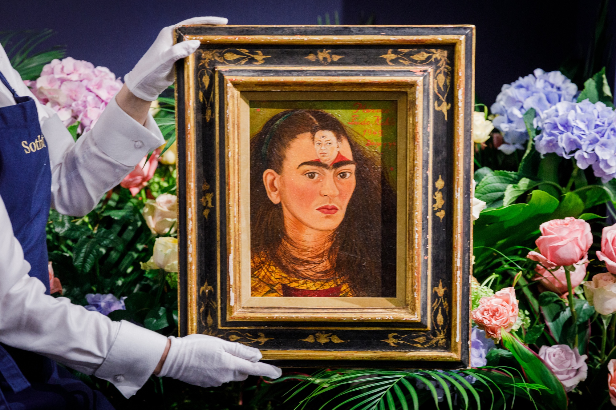 Tủ quần áo của thánh nữ hội hoạ Frida Kahlo được công khai, tiết lộ những cay đắng cuộc đời của một tài nữ - Ảnh 1.
