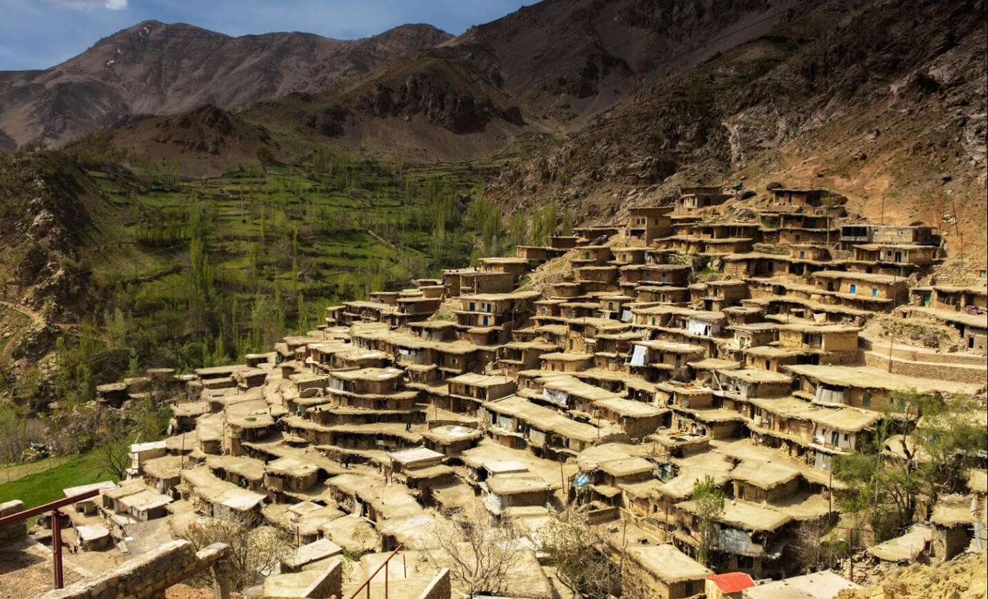 Ngôi làng độc nhất vô nhị này là nơi có mái nhà trở thành đường đi lại của cư dân - Ảnh 6.