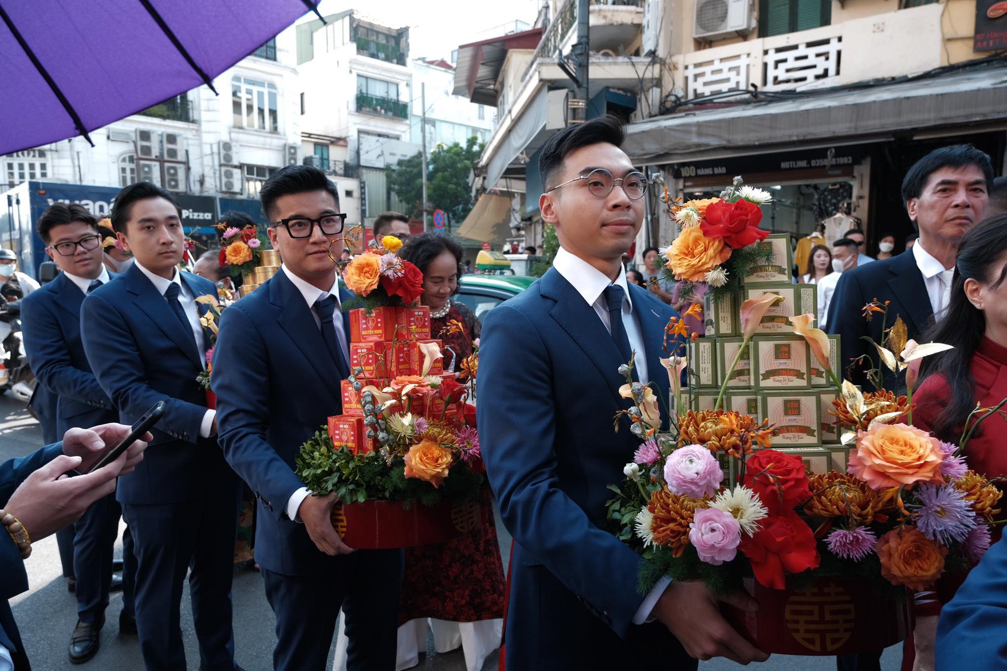 Toàn cảnh lễ ăn hỏi Hoa hậu Đỗ Mỹ Linh: Cô dâu chú rể ngọt ngào, quy tụ dàn mỹ nhân Việt - Ảnh 12.