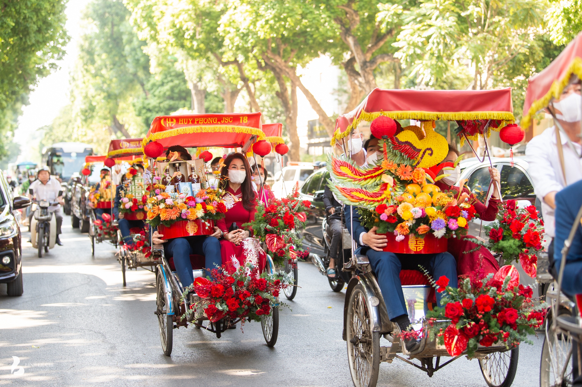 Toàn cảnh lễ ăn hỏi Hoa hậu Đỗ Mỹ Linh: Cô dâu chú rể ngọt ngào, quy tụ dàn mỹ nhân Việt - Ảnh 11.